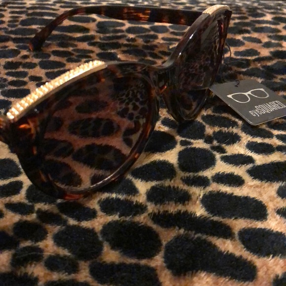 SAMPLE SALE!  Tortoise Shell Sunglasses - Picture 3 of 3